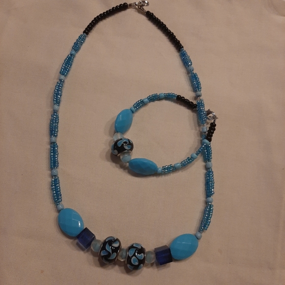 Set - Picture 1 of 1